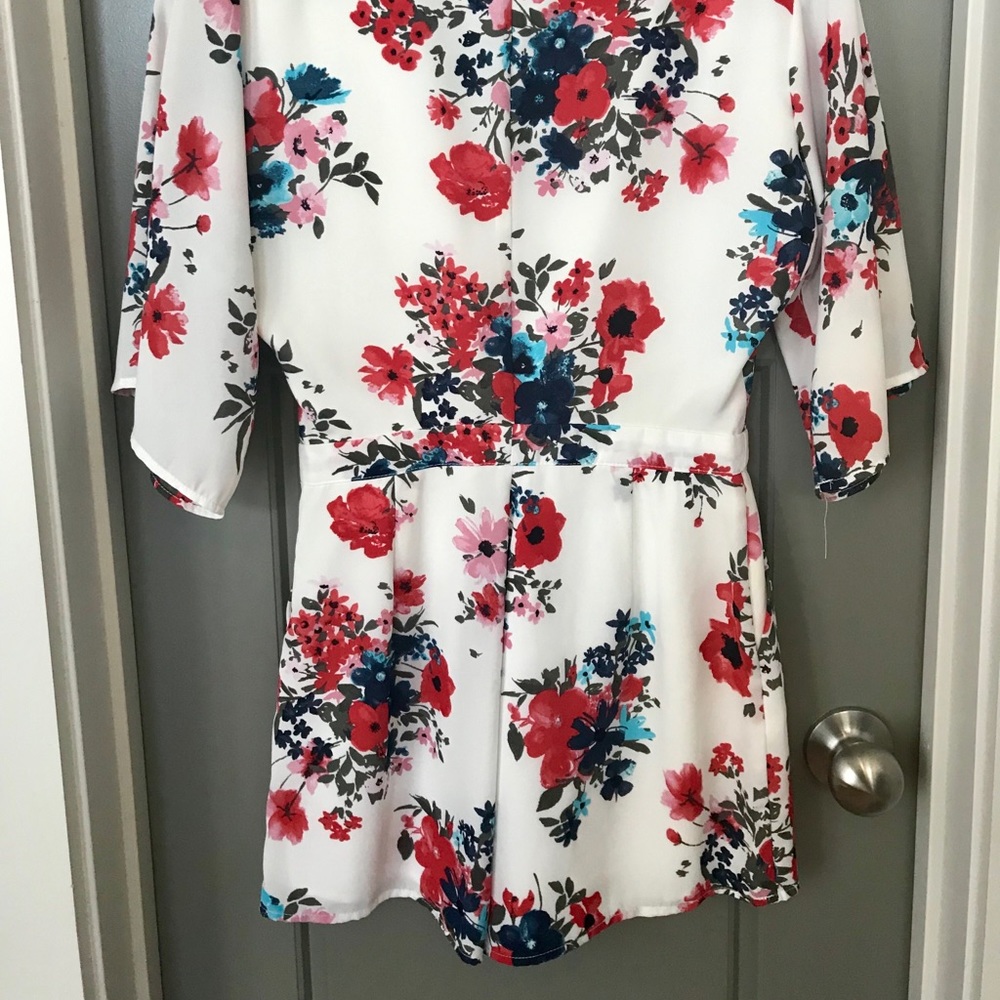 Cupcakes and Cashmere Kirei Floral Romper - Picture 7 of 8